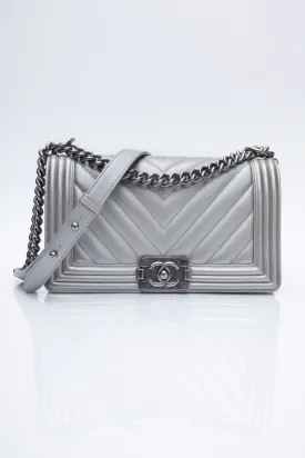 CHANEL Metallic Silver Caviar Chevron Medium Boy Flap