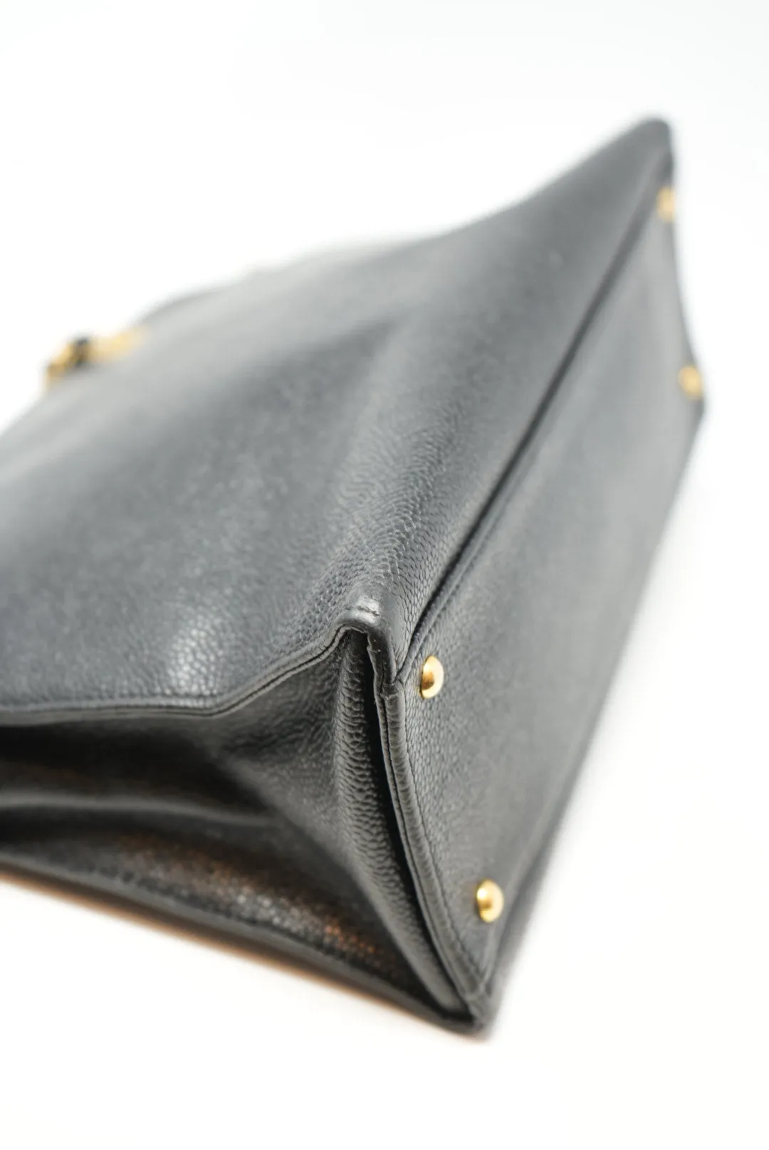 Pre-Owned Chanel Black Caviar Shoulder Bag zipper replaced