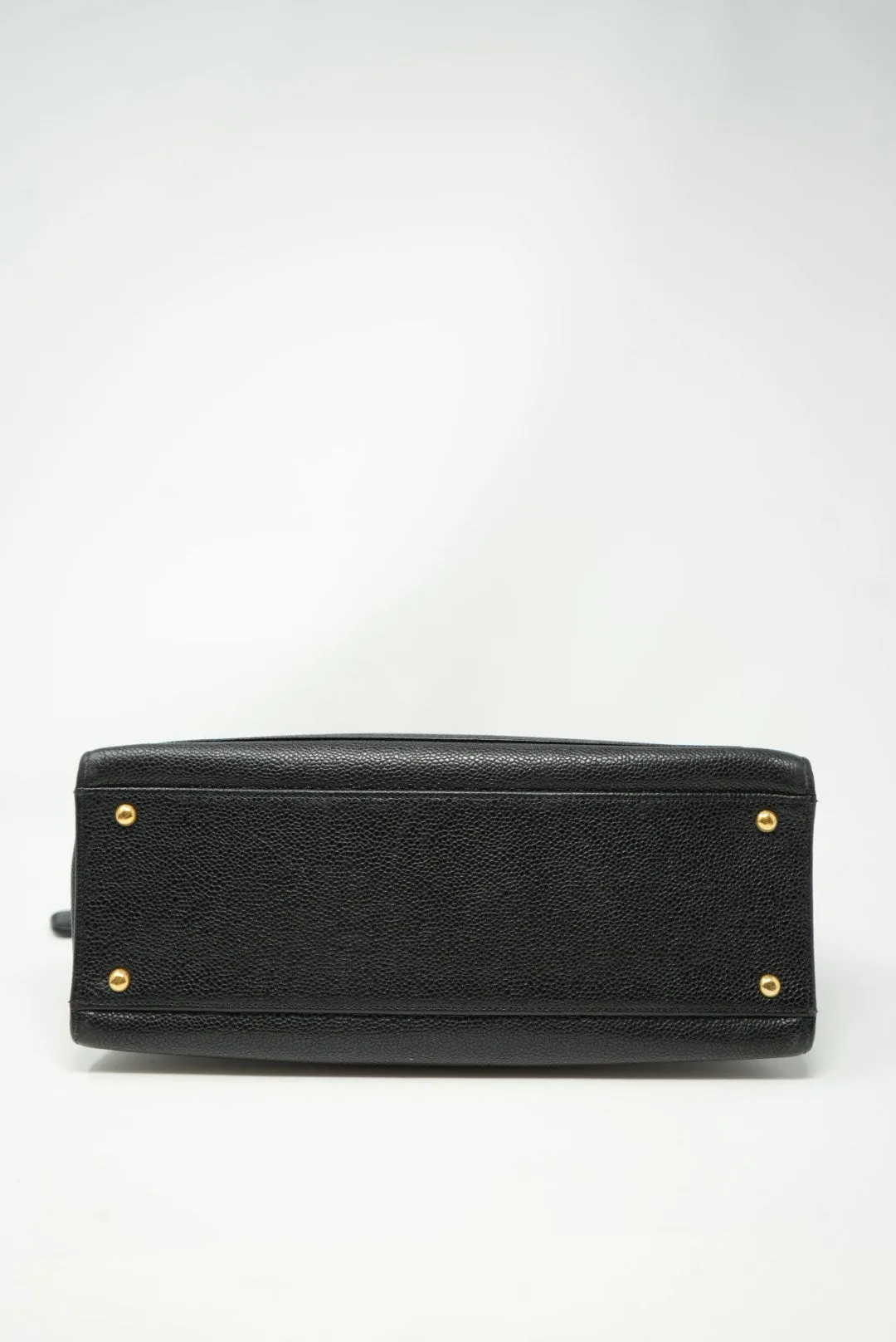 Pre-Owned Chanel Black Caviar Shoulder Bag zipper replaced