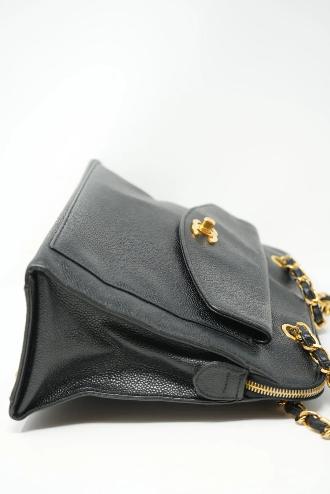 Pre-Owned Chanel Black Caviar Shoulder Bag zipper replaced